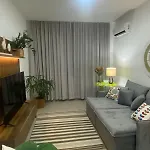 Espacoso Apartamento Reformado Em Copacabana