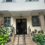 Charmoso Apartamento Na Quadra Da Praia