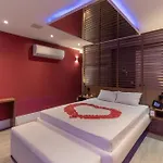 BAMBINA HOTEL -Adultos Somente
