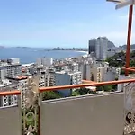 Abraco Carioca Favela Hostel