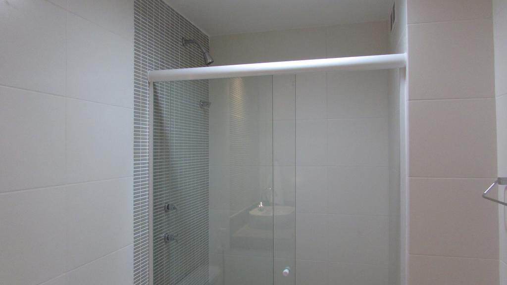Apart-hotel Lindo Apto No Barrabela, Todo Equipado, Com Arcondicionados Split Novos No E Na Sala, Limpissimo, Cheiroso, Novinho, Em Frente A Praia, Com Piscina Aquecida, Sauna, Quadra, Academia, Lavanderia, Salao De Beleza, Restaurantes, Mercad Rio de Janeiro