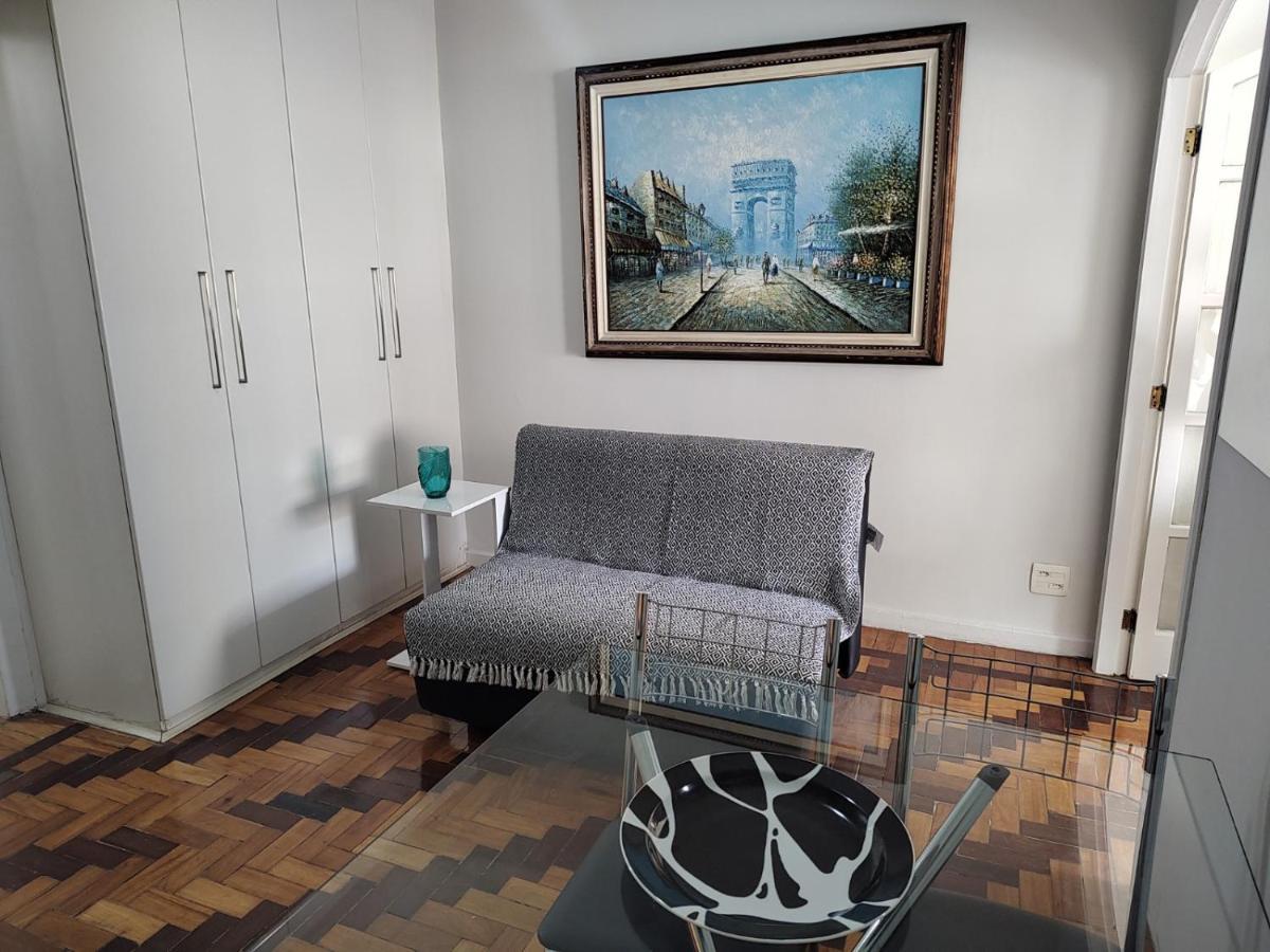 Emocoes Na Quadra Da Apartamento *