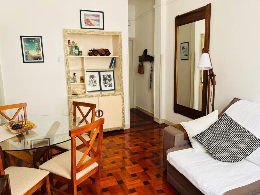 Apartamento Pe Na Areia Em Copacabana *