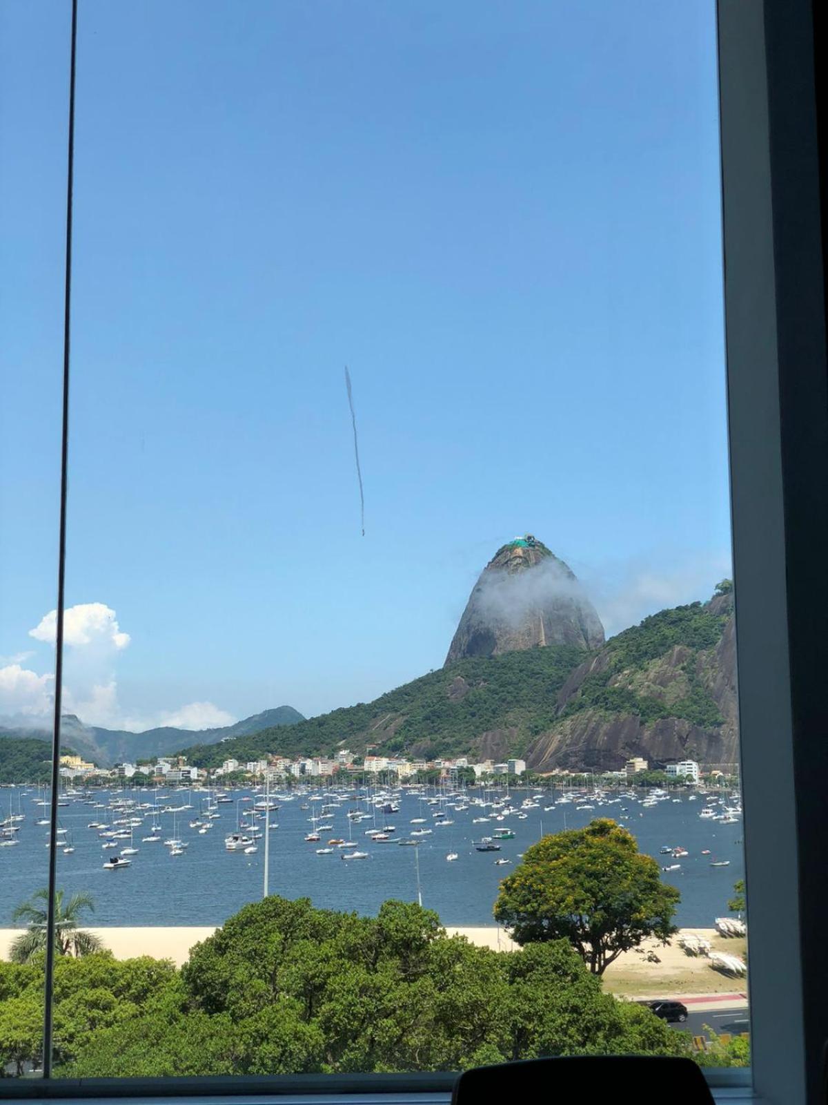 Pe Na Areia, 200 Metros Da Praia