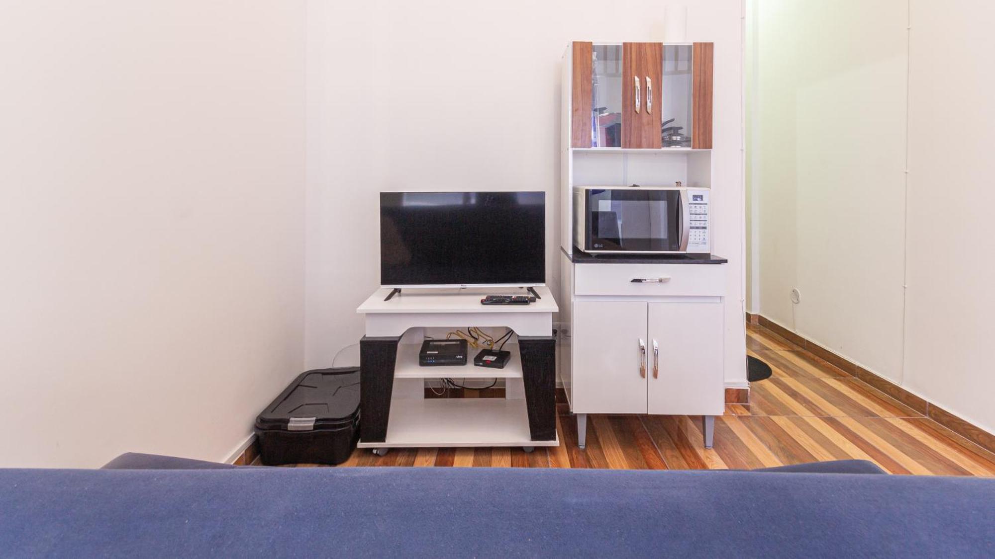 Em Copacabana, Perto Da E Metro Apartment