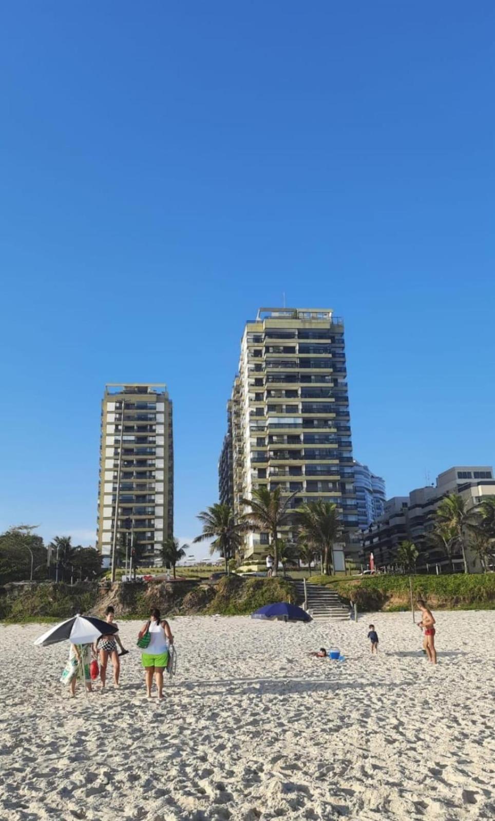 Lindo Apto No Barrabela, Todo Equipado, Com Arcondicionados Split Novos No E Na Sala, Limpissimo, Cheiroso, Novinho, Em Frente A Praia, Com Piscina Aquecida, Sauna, Quadra, Academia, Lavanderia, Salao De Beleza, Restaurantes, Mercad Rio de Janeiro