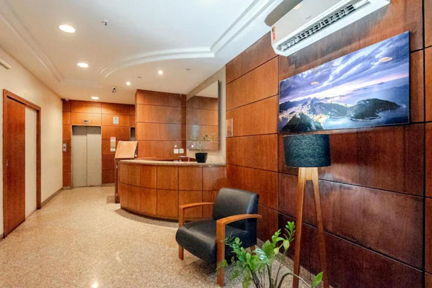 Apartamento Flat Em Copacabana A 4 Min Da - Piscina, Garagem, Wi-fi, Portaria 24h, Varanda Vista Montanhas