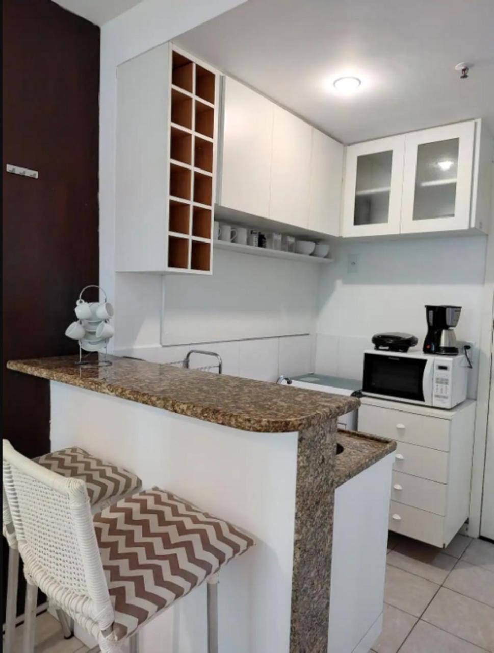 Apartamento Flat Em Copacabana A 4 Min Da - Piscina, Garagem, Wi-fi, Portaria 24h, Varanda Vista Montanhas