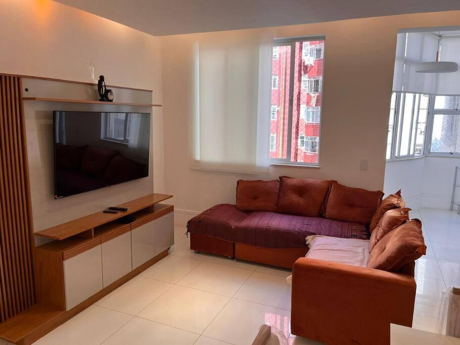 Lindo De 3 Quartos, Uma Quadra Da Praia! *