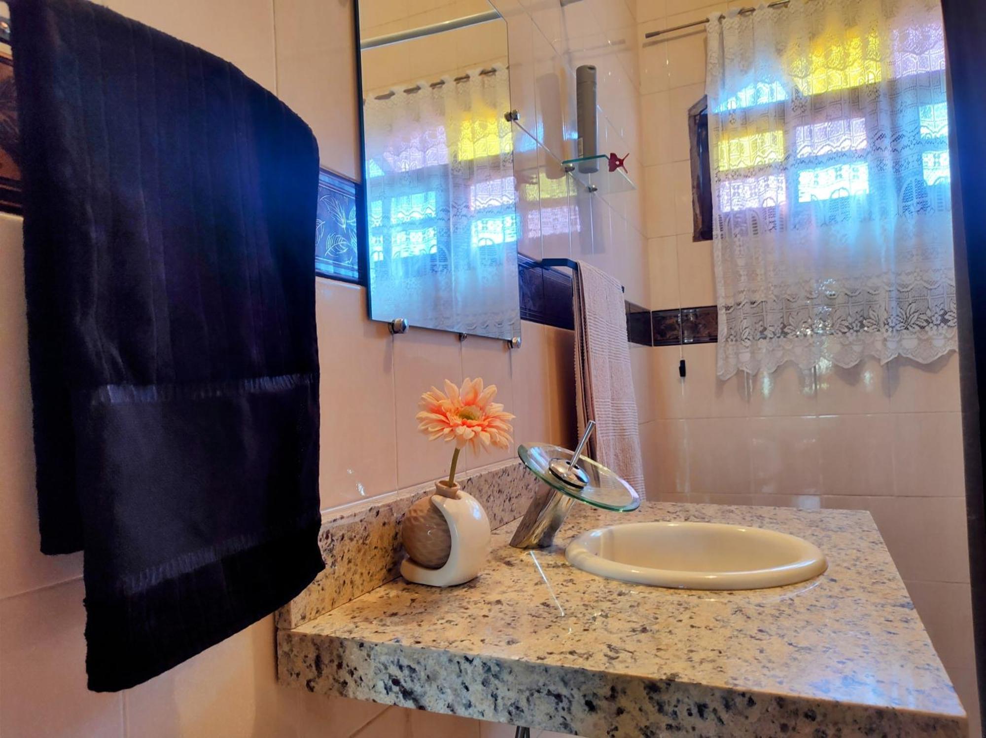 Casa Inteira Garagem E Internet Gratis Prox Recreio * Rio de Janeiro