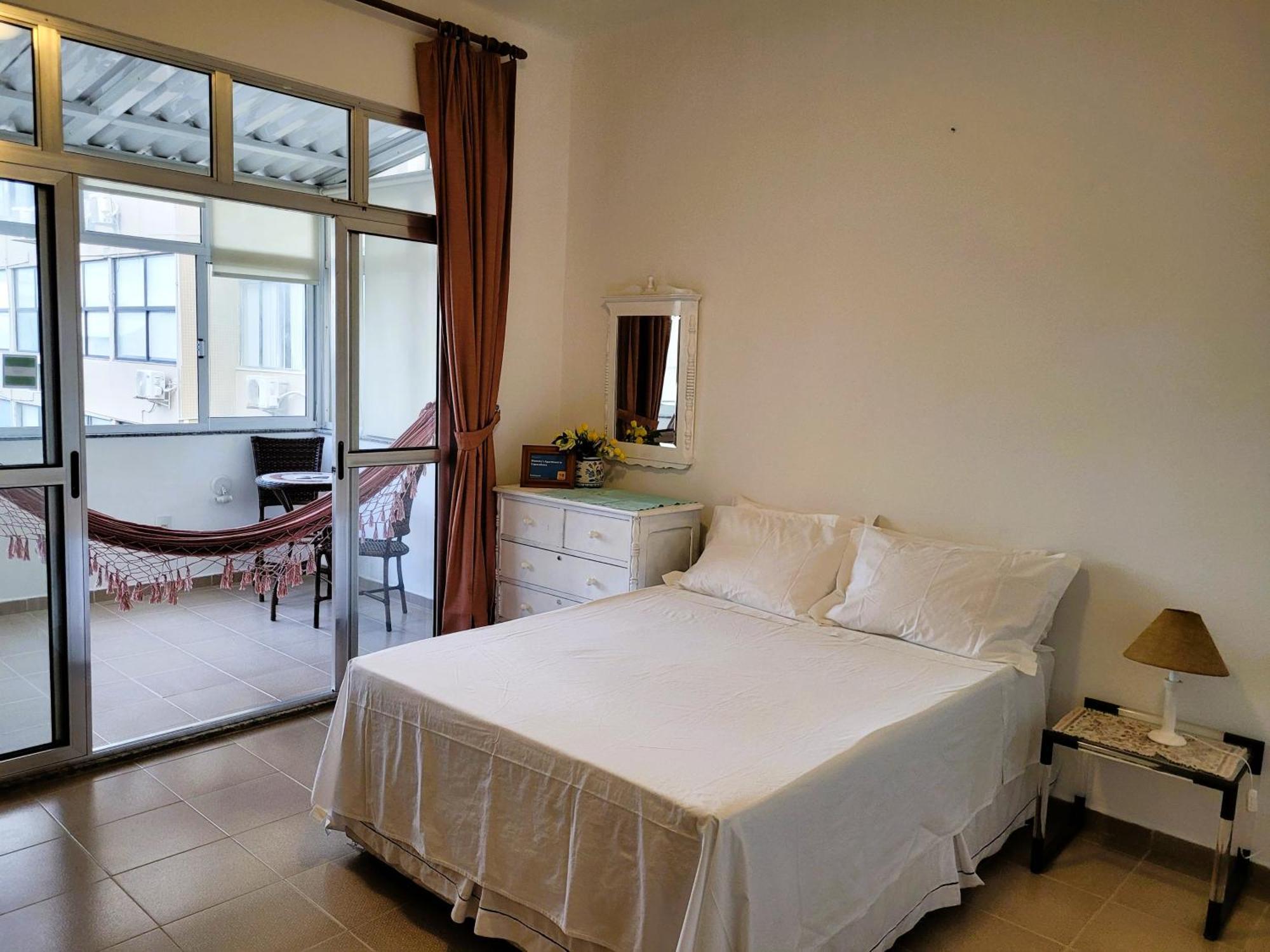 Mommy's In Copacabana Apartment