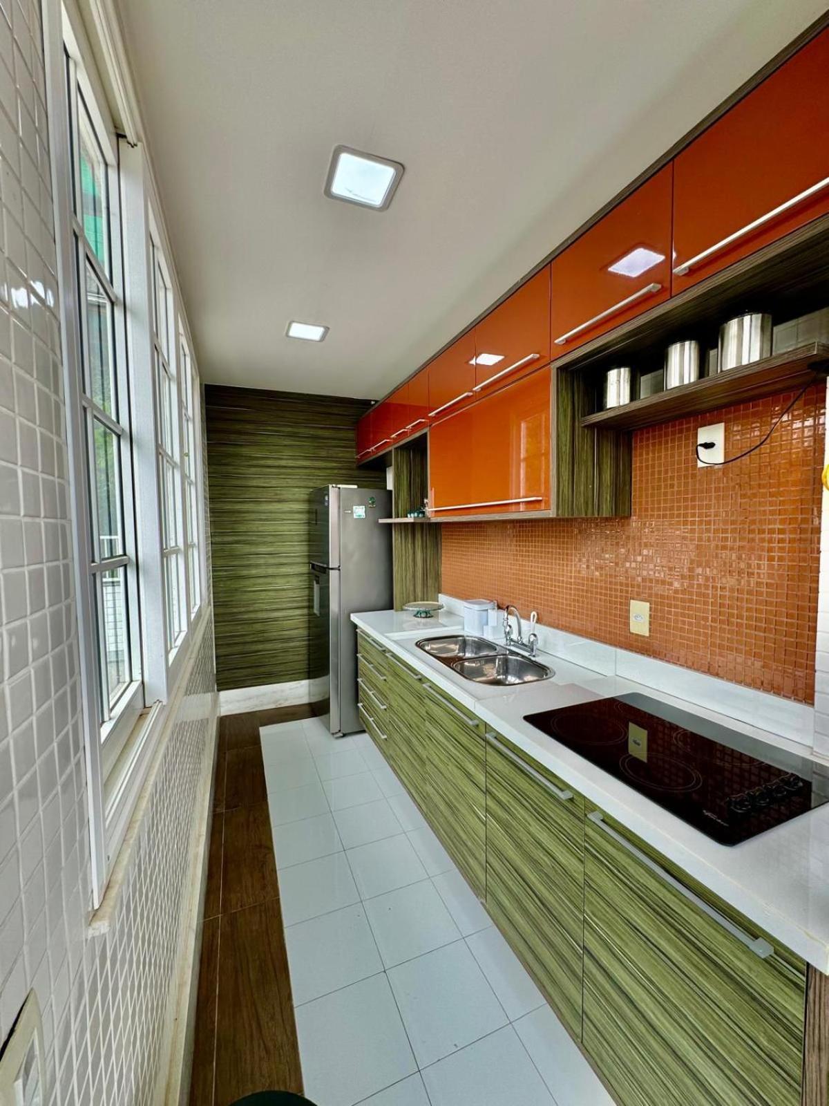 Leonardi's Sunset House Guest house
