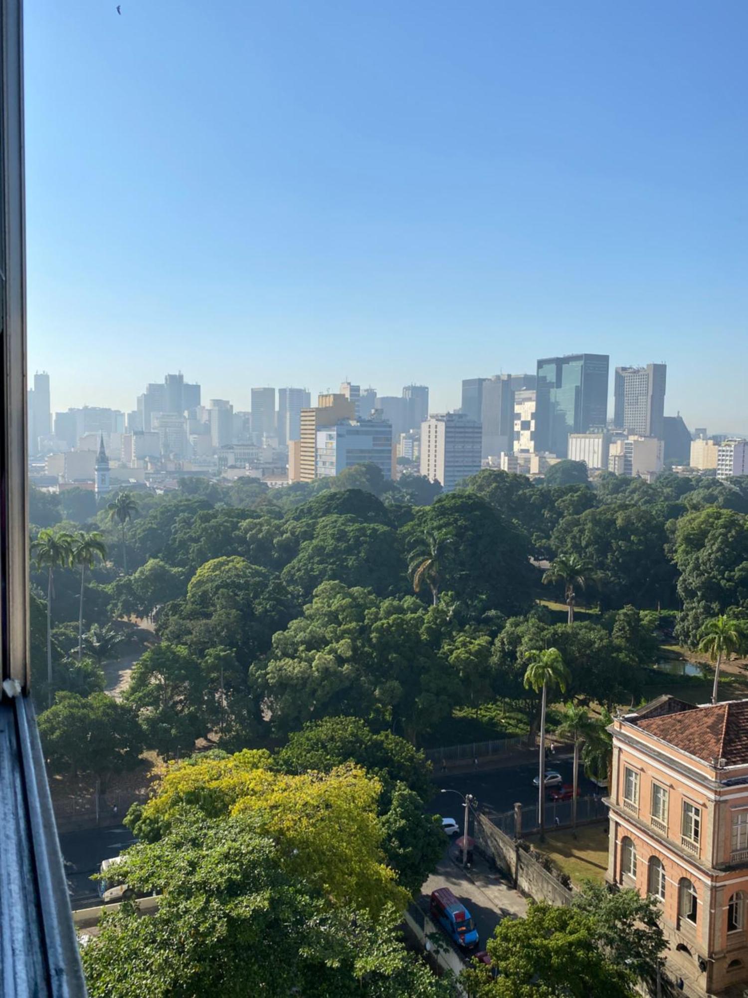 Localizacao E Em Frente Ao Metro