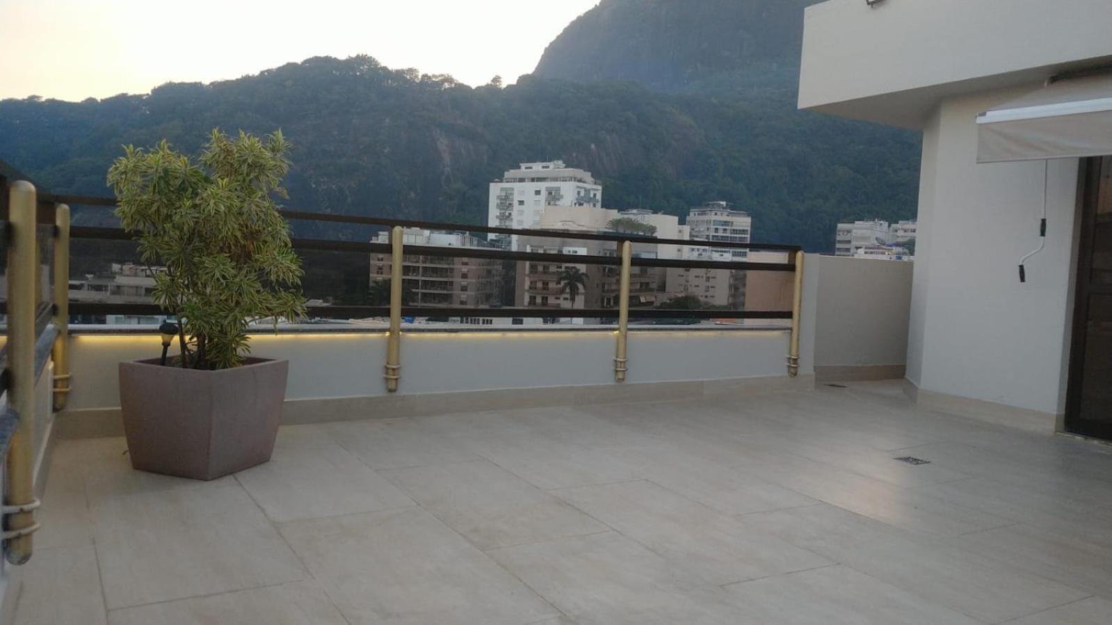 Leblon Inn: Beachside Flat With Daily Housekeeping And Gym Aparthotel Rio de Janeiro