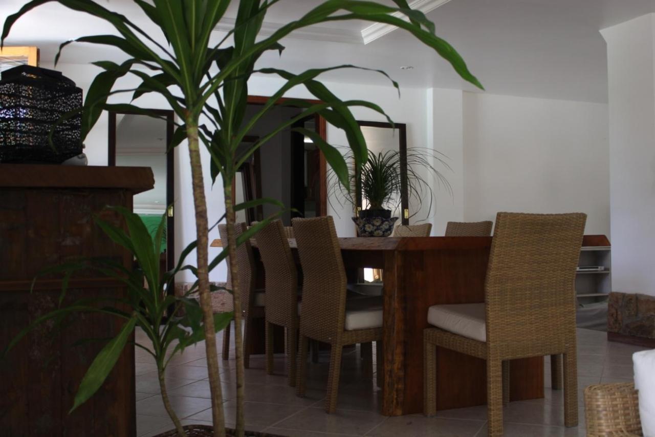 Albergue Stone Wall *