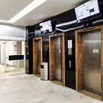 Studio economico com vista para o mar no posto 2 em Copacabana!