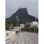 Flat Ipanema 2 qtos gar. serv. piscina em fte metrô