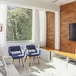 Pineapples GS703 - Apartamento para até 4 pessoas em excelente localização a 100m da praia do Leme