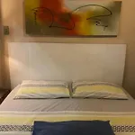 Meio De Copacabana, 200 Metros Da Praia, Posto 5
