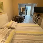 Meio De Copacabana, 200 Metros Da Praia, Posto 5