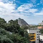 Apt completo com piscina e área de lazer em BOTAFOGO
