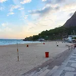 Leblon Praia Apto A Pe 50 Metros