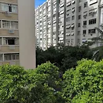 Studio 156, ótima localização, 150 metros do mar