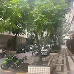 Apto Luxuoso, 50 Mts Da Praia Em Copacabana Para 6