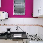 Studio economico com vista para o mar no posto 2 em Copacabana!