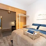 Omar do Rio - SL 108 Moderno Quarto e Sala com Garagem, Internet 240mbps, a 5 minutos das praias de Ipanema, Arpoador e Copacabana, a 100 metros do Metrô