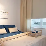 Omar do Rio - SL 108 Moderno Quarto e Sala com Garagem, Internet 240mbps, a 5 minutos das praias de Ipanema, Arpoador e Copacabana, a 100 metros do Metrô