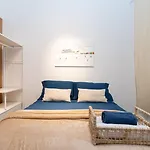 Omar do Rio - SL 108 Moderno Quarto e Sala com Garagem, Internet 240mbps, a 5 minutos das praias de Ipanema, Arpoador e Copacabana, a 100 metros do Metrô
