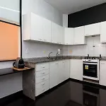 Omar do Rio - TN 239/301: Grande Apartamento p/ Até 10 pessoas, Internet 240mbps, Workstation, Smart TV, 100 metros do Metrô e 500metros da Praia de Copacabana