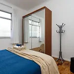 Omar do Rio - Moderno Quarto e Sala a 300m da Praia de Copacabana e 300m do Forte de Copacabana, Internet 350mbps e Smart TV - RP 14-707