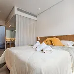Cobertura Para Alugar Em Ipanema Com 2 Quartos, Vista Cinematografica, Terraco E Jacuzzi
