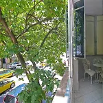 Apto Com Varanda Em Localizacao Privilegiada