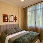 Apartamento Bem Localizado Com Garagem