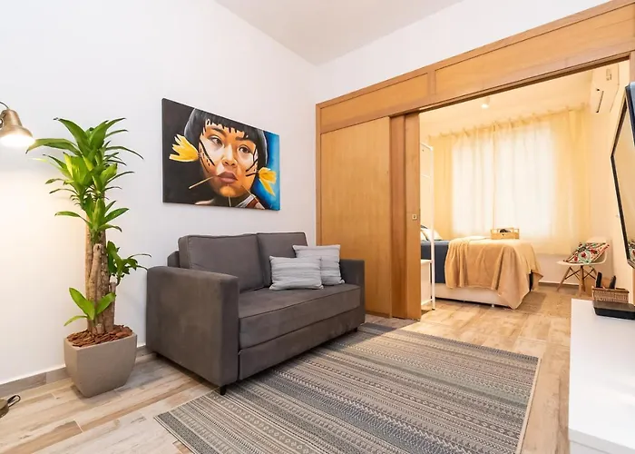 Omar do Rio - SL 108 Moderno Quarto e Sala com Garagem, Internet 240mbps, a 5 minutos das praias de Ipanema, Arpoador e Copacabana, a 100 metros do Metrô