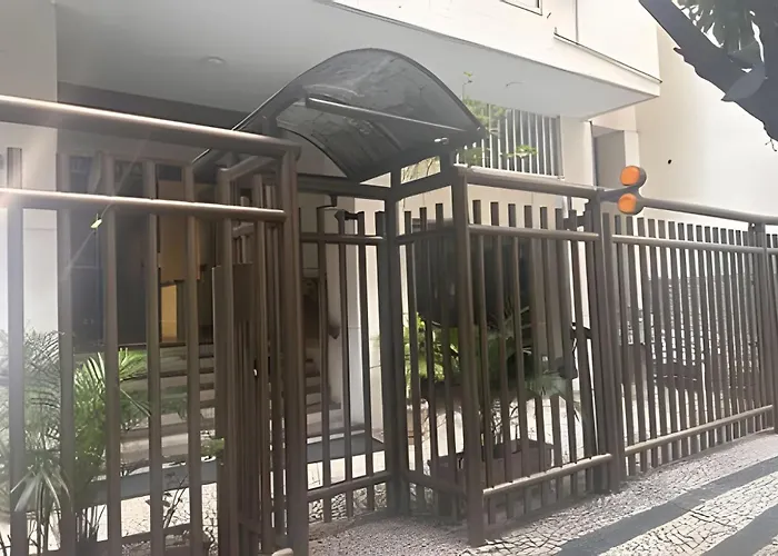 Apto Luxuoso, 50 Mts Da Praia Em Copacabana Para 6