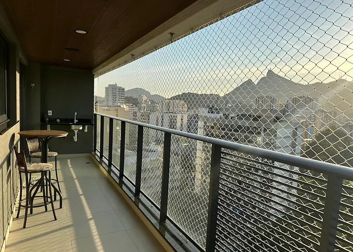 Apartamento No Flamengo, Andar Alto, Super Ventilado, Proximo A Praia Com Varanda Espacosa E Incrivel Vista Do Cristo Redentor