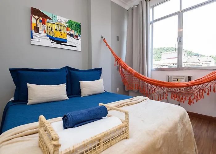 Omar do Rio: Completo Qto&Sala, Internet 250mbps, Smart TV, Canais a cabo e a 3 minutos andando da Praia de Copacabana (NSC 115/1403)