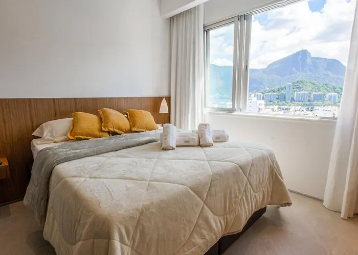 Cobertura Para Alugar Em Ipanema Com 2 Quartos, Vista Cinematografica, Terraco E Jacuzzi