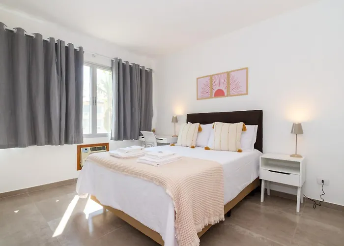 Local 102 Apartment