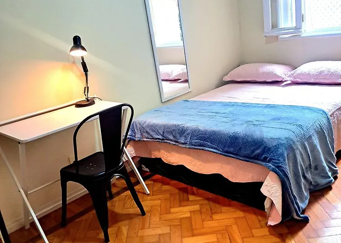 Quarto Com Anfitria Em Copa