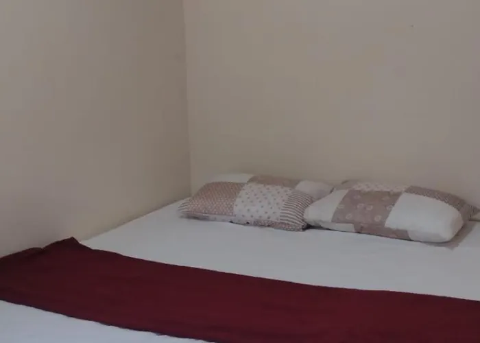 Quarto De Casal Em Casa De Vila