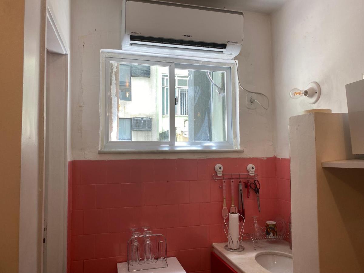 Copacabana Leme - Location, Half Block From The Apartment