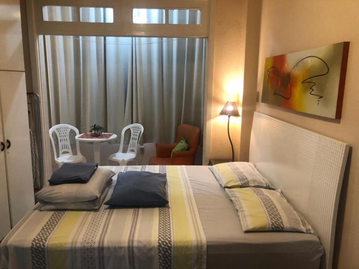 Apartamento Meio De Copacabana, 200 Metros Da Praia, Posto 5