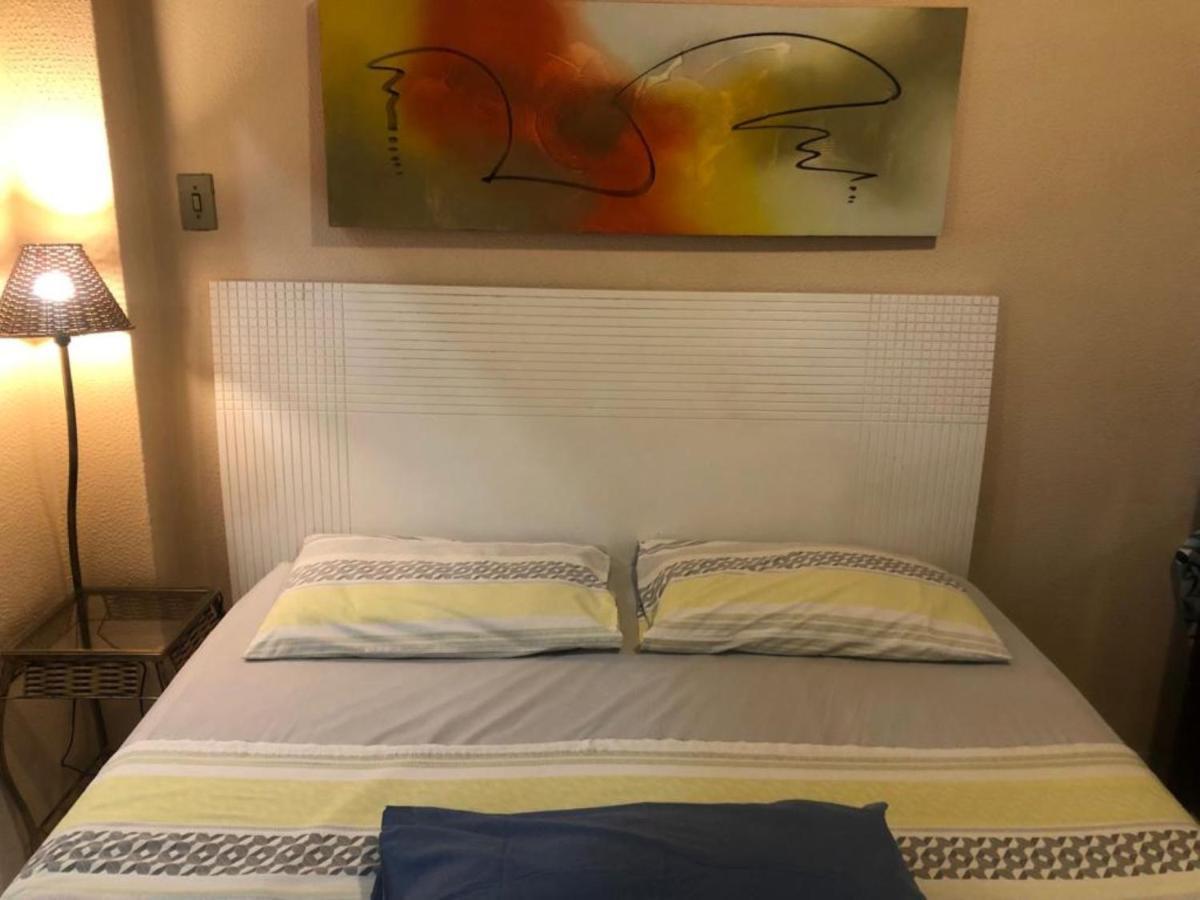 Apartamento Meio De Copacabana, 200 Metros Da Praia, Posto 5