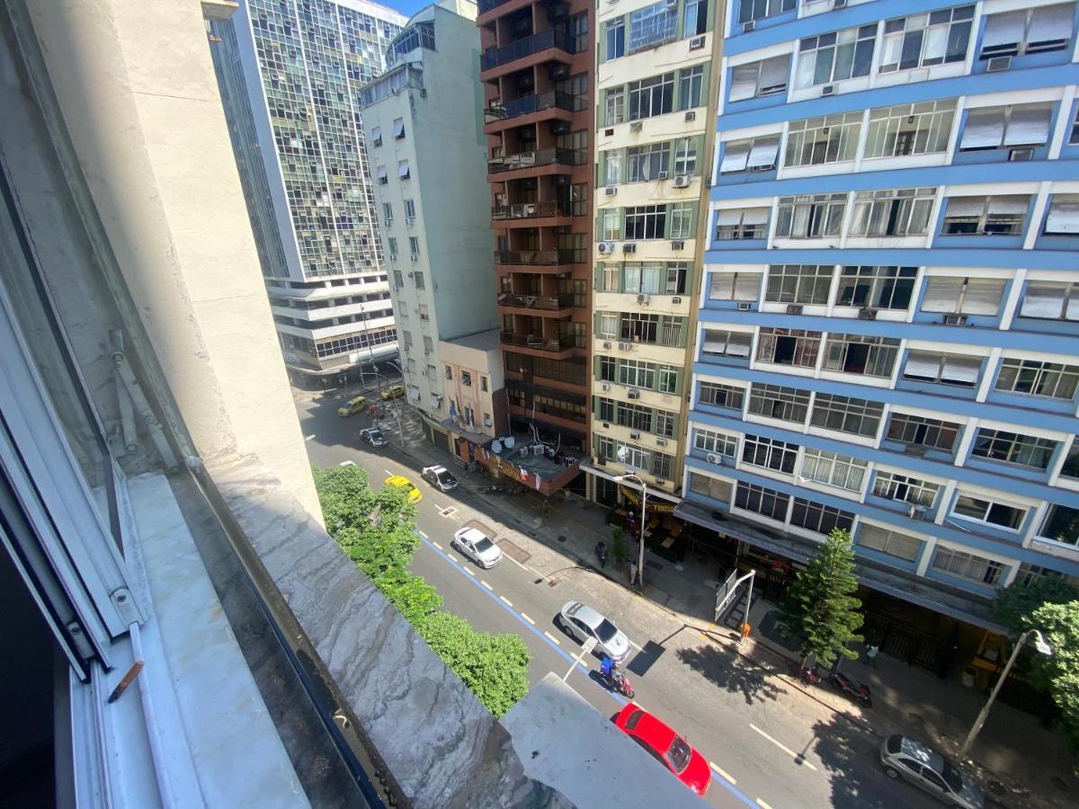 Copacabana: Beachfront Access With Modern Amenities Apartamento