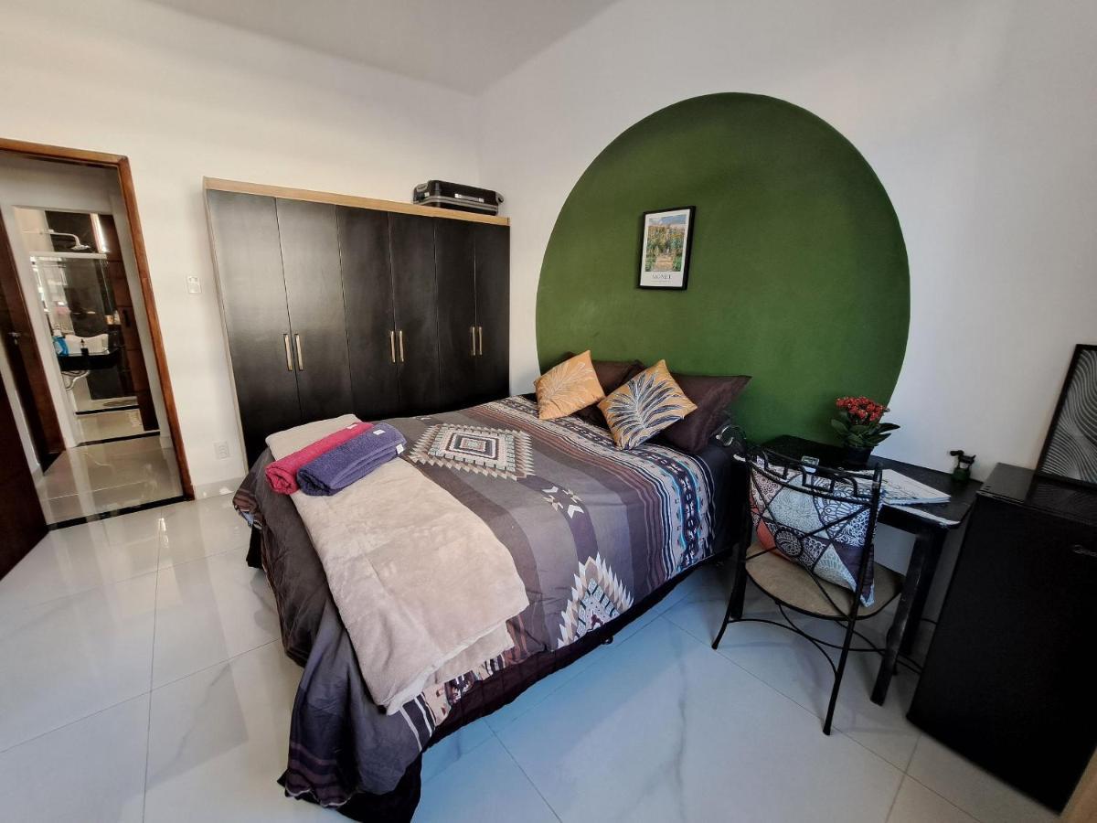 Quarto Privativo No Melhor De Botafogo Com Anfitria - With Host